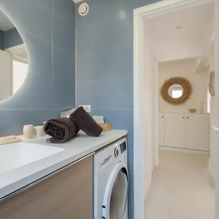 Apartment Stylish 2-br Steps From The Croisette Cannes