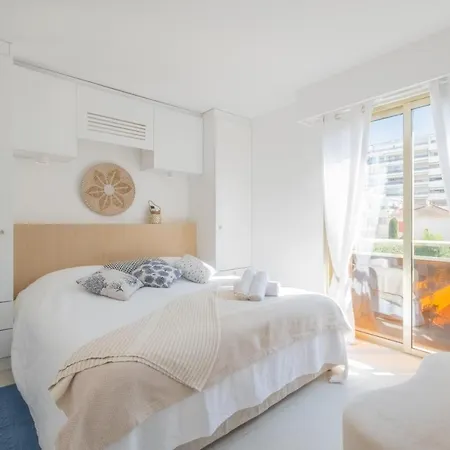 Stylish 2-br Steps From The Croisette Appartamento