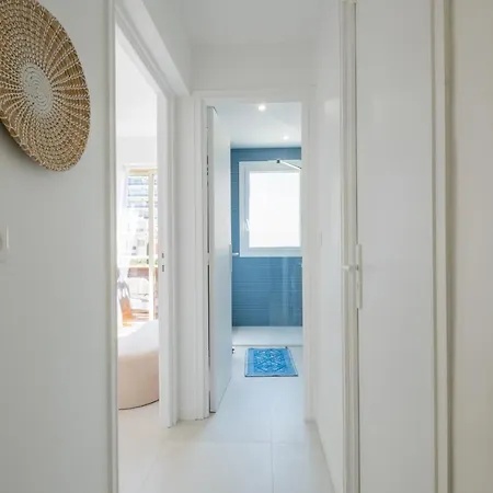 Apartment Stylish 2-br Steps From The Croisette *