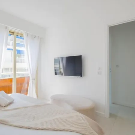 Stylish 2-br Steps From The Croisette