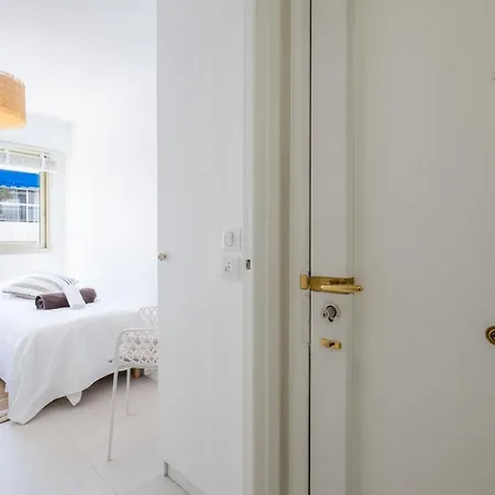 Stylish 2-br Steps From The Croisette Appartement Cannes