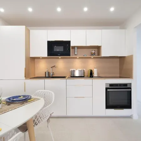 Appartement Stylish 2-br Steps From The Croisette Cannes